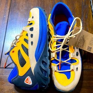 NWT Nike ACG Air Exploraid Hyper Royal Laser Orange Men's Size 8 mid heel Nike